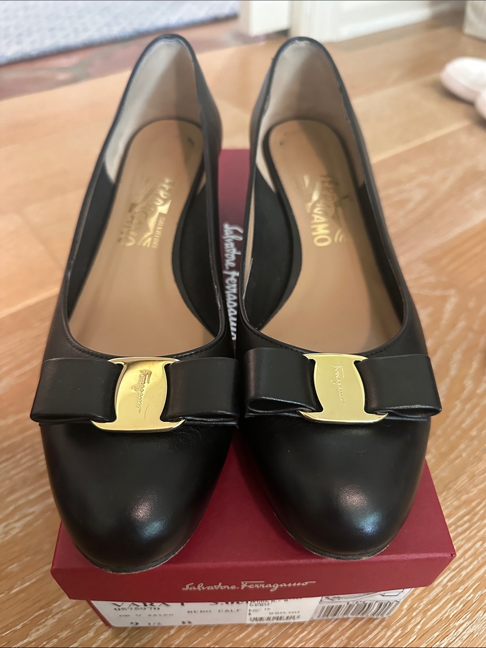 Salvatore Ferragamo Black Vara Bow Leather Flats (9.5)